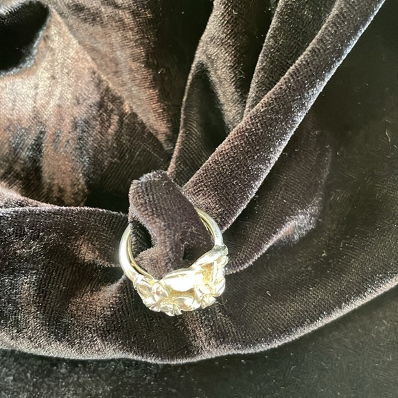 BOGO SALE Avon Flower Ring - Picture 3 of 4